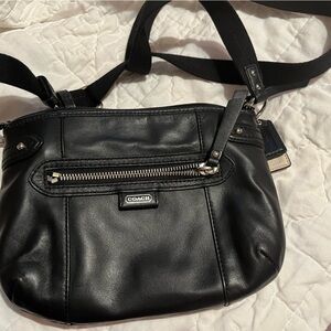 EUC Coach Daisy Leather Swingpack in Black (F49425)